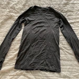 Lululemon Gray Swiftly Tech LS size 6